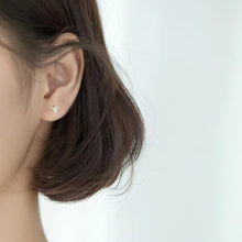Cargar imagen en el visor de la galería, pendientes geométricos de Plata de Ley 925 para mujer