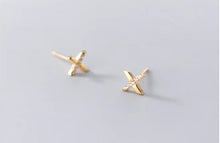 Load image into Gallery viewer, pendientes de tuerca con letras X para mujer, aretes pequeños y bonitos de plata de ley 100%
