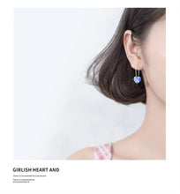 Load image into Gallery viewer, Pendientes de aro de oscilación de cristal azul brillante para mujer