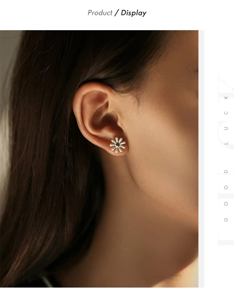 pendientes de plata de ley 925 con diseño de margaritas, aretes sencillos de esmalte blanco