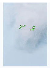 Cargar imagen en el visor de la galería, pendientes de tuerca de hojas de esmalte verde para niñas y mujeres