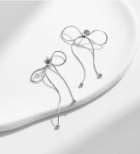 Load image into Gallery viewer, pendientes de plata de ley 925 con forma de lazo para mujer