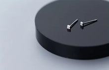 Cargar imagen en el visor de la galería, pendientes pequeños de plata de ley 100% y Circonia cúbica para mujer