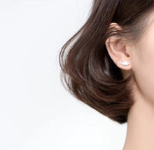 Load image into Gallery viewer, pendientes de plata de primera ley con forma de ratón para mujer, aretes pequeños