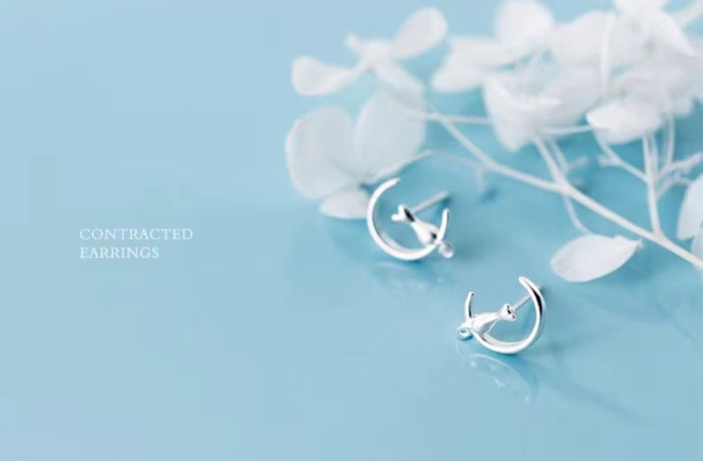 Simple lindo gato Luna pendientes encanto 925 Plata de Ley Animal cola pequeña joyería para mujeres