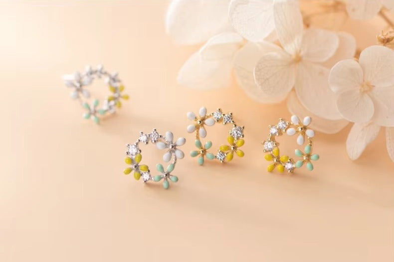 pendientes de tuerca de tres pequeñas flores para mujer