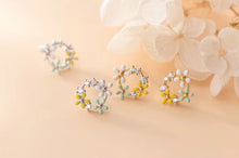 Cargar imagen en el visor de la galería, pendientes de tuerca de tres pequeñas flores para mujer