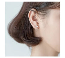 Load image into Gallery viewer, pendientes de plata de ley 925 con forma de mariposa para mujer, aretes pequeños con forma de mariposa en espiral