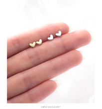 Cargar imagen en el visor de la galería, pendientes sencillos de Plata de Ley 925 con forma de corazón