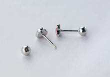 Cargar imagen en el visor de la galería, pendientes pequeños de Plata de Ley 925 con corazones románticos para mujeres