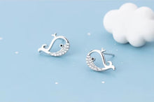 Load image into Gallery viewer, pendientes de plata de ley 925 con forma de ballena, joyería fina, con cierre de tuerca