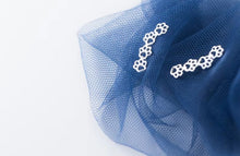 Cargar imagen en el visor de la galería, pendientes largos de Plata de Ley 925 con forma de pata de perro y gato para mujer