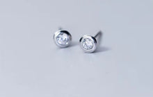 Load image into Gallery viewer, pendientes de plata de ley 925 con circonita AAA para mujer, aretes redondos sencillos