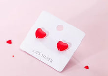 Load image into Gallery viewer, pendientes de plata de ley 925 para mujer y niña, aretes pequeños con forma de corazón de amor