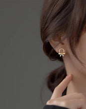 Load image into Gallery viewer, pendientes de plata de ley 925 auténtica para mujer, aretes de lujo con forma de flor de cristal y lazo