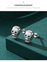 Load image into Gallery viewer, pendientes de plata de primera ley con forma de calavera para hombre y mujer, aretes pequeños