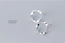 Load image into Gallery viewer, Pendientes minimalistas de Plata de Ley 925 para Mujer