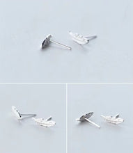 Cargar imagen en el visor de la galería, Venta caliente 925 Plata de Ley suerte moda romántica Simple pluma árbol hoja Stud pendientes para mujer