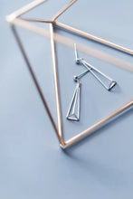 Load image into Gallery viewer, pendientes de plata de ley 925 con forma triangular para mujer