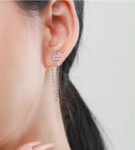 Load image into Gallery viewer, pendientes de tuerca de serpiente de Color negro para mujer