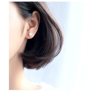 Load image into Gallery viewer, pendientes minimalistas de Plata de Ley 925 para mujer y niña, aretes de tuerca simples