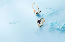 Load image into Gallery viewer, Pendientes de aro esmalte negro joyería con estrellas para niñas y mujeres Color oro