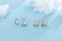 Load image into Gallery viewer, pendientes de plata de ley 925 con forma de triángulo para mujer, aretes pequeños