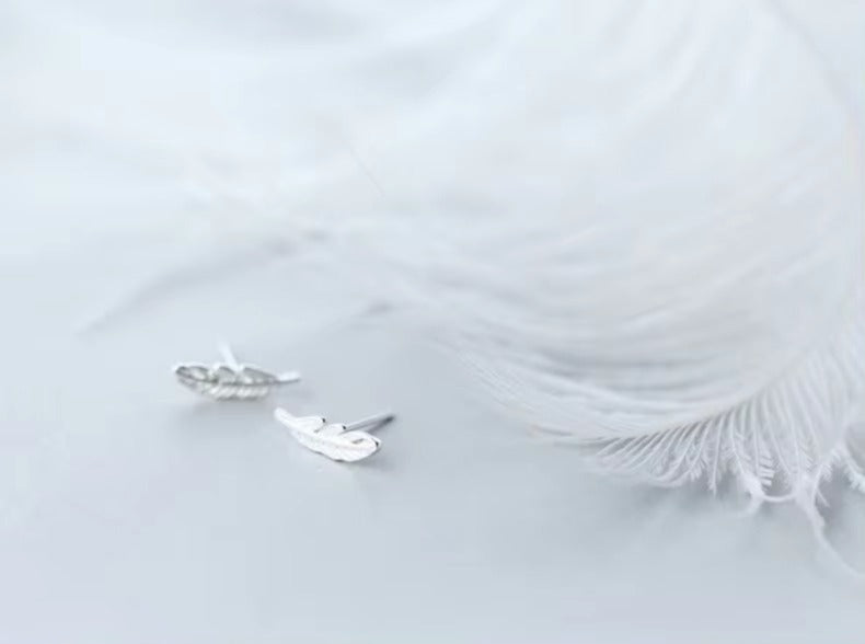 Venta caliente 925 Plata de Ley suerte moda romántica Simple pluma árbol hoja Stud pendientes para mujer