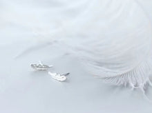 Cargar imagen en el visor de la galería, Venta caliente 925 Plata de Ley suerte moda romántica Simple pluma árbol hoja Stud pendientes para mujer