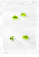 Cargar imagen en el visor de la galería, pendientes de tuerca de hoja de árbol de hojas verdes frescas para mujer y niña