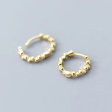 Load image into Gallery viewer, pendientes de aro clásicos de Color dorado para mujer, de Plata de Ley 925, con cuentas de luz