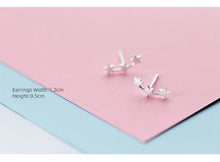 Load image into Gallery viewer, pendientes de plata de ley 925 con estrellas esmeriladas para mujer, aretes de tuerca bonitos