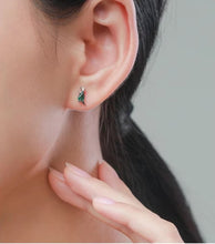 Load image into Gallery viewer, pendientes de plata de ley 925 para mujer y niña, aretes de cristal, tiranosaurio, pequeños