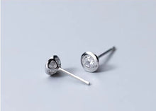 Load image into Gallery viewer, pendientes de plata de ley 925 con circonita AAA para mujer, aretes redondos sencillos