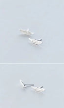 Cargar imagen en el visor de la galería, Venta caliente 925 Plata de Ley suerte moda romántica Simple pluma árbol hoja Stud pendientes para mujer
