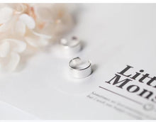 Load image into Gallery viewer, pendientes minimalistas de Plata de Ley 925 para mujer y niña
