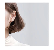 Cargar imagen en el visor de la galería, pendientes pequeños de plata de ley 2021 con corazones transparentes, joyería coreana, 925