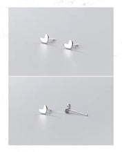 Cargar imagen en el visor de la galería, pendientes sencillos de Plata de Ley 925 con forma de corazón