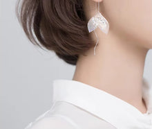 Load image into Gallery viewer, pendientes de plata de ley 925 con forma de cola de sirena para mujer