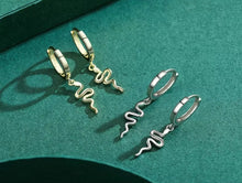 Load image into Gallery viewer, pendientes de plata de primera ley diseño serpiente para mujer y niña