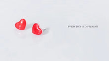 Load image into Gallery viewer, pendientes de plata de ley 925 para mujer y niña, aretes pequeños con forma de corazón de amor