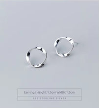 Load image into Gallery viewer, Pendientes minimalistas de Plata de Ley 925 para Mujer