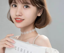 Cargar imagen en el visor de la galería, pendientes de tuerca de Plata de Ley 925 para mujer, joyería fina con diseño de planta semicircula