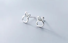 Load image into Gallery viewer, pendientes de plata de ley 100% para niña y niño, aretes pequeños y sencillos de conejo