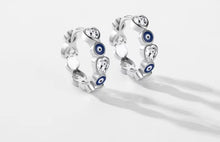 Load image into Gallery viewer, pendientes de aro de Plata de Ley 925 con diseño de ojos azules esmaltados