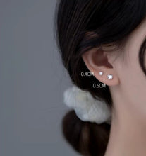 Load image into Gallery viewer, pendientes de plata de primera ley y Circonia cúbica para mujer, aretes pequeños