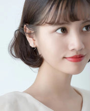 Load image into Gallery viewer, pendientes de plata de ley 925 con forma de mariposa para mujer, aretes pequeños con forma de mariposa en espiral