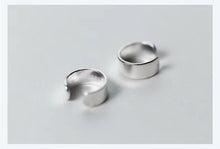 Load image into Gallery viewer, pendientes minimalistas de Plata de Ley 925 para mujer y niña, aretes redondos de Clip