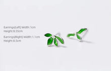 Cargar imagen en el visor de la galería, pendientes de tuerca de hojas de esmalte verde para niñas y mujeres