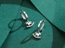Cargar imagen en el visor de la galería, pendientes de aro de plata de ley 2021 con hebillas de caballo de Troya para mujer